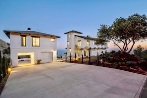 Exterior - Mt Malibu Mansion w/ Ocean Views, 2+ Acres, Mini Golf, Hot Tub, Guest House! (Malibu)