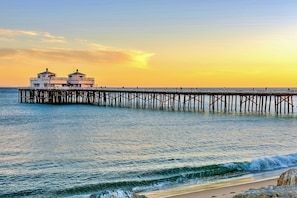 Beach nearby, sun-loungers, beach towels - Mt Malibu Mansion w/ Ocean Views, 2+ Acres, Mini Golf, Hot Tub, Guest House! (Malibu)