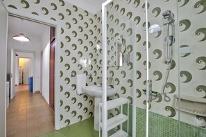 Doccia, asciugacapelli, bidet, asciugamani
