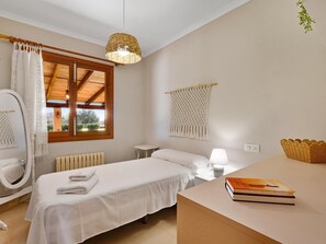 3 bedrooms, iron/ironing board, Internet, bed sheets - Bonita villa Can Font (Palma de Mallorca)