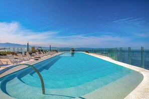A heated pool - Oceanfront luxury with amazing view, 4 pools, private beach, on-site spa, dining (Bucerias)