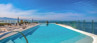 Oceanfront luxury with amazing view, 4 pools, private beach, on-site spa, dining