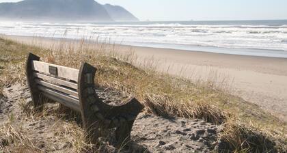 Gearhart House G611, first floor pet unit, Adults only