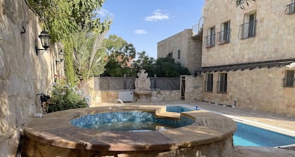 Marvelous 4-bedroom villa in Amman with WiFi, AC , Swimming Pool, Outdoor HotTub