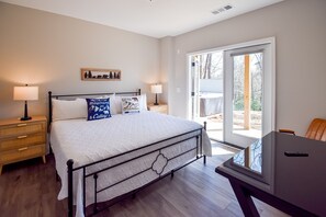 3 habitaciones, tabla de planchar con plancha, internet y ropa de cama