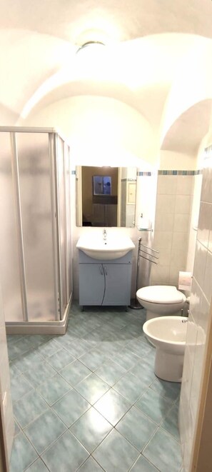 Shower, bidet - Apartment in the city centre with A/C | Ap51 (Imperia)