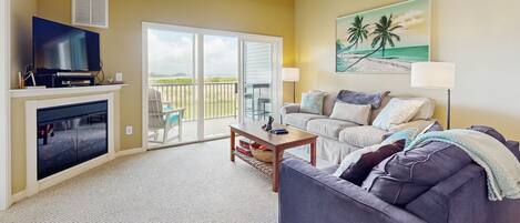 Fernseher, Kamin, DVD-Player, Bücher