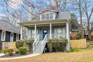 Exterior - Candler Park Hideaway Gem! BBQ and Parking (Atlanta)