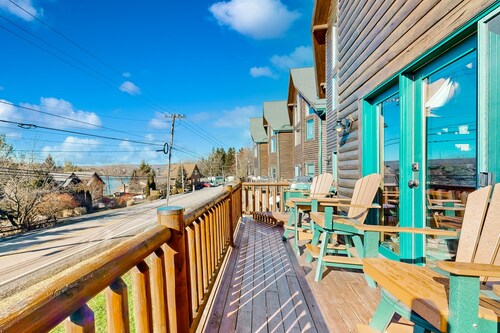 Ski-view condo with lake access & private hot tub - walk to dining/attractions