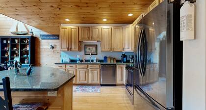 Ski-view condo with lake access & private hot tub - walk to dining/attractions