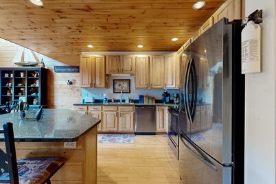 Ski-view condo with lake access & private hot tub - walk to dining/attractions