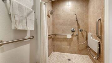 吹风机、坐浴桶、毛巾、肥皂