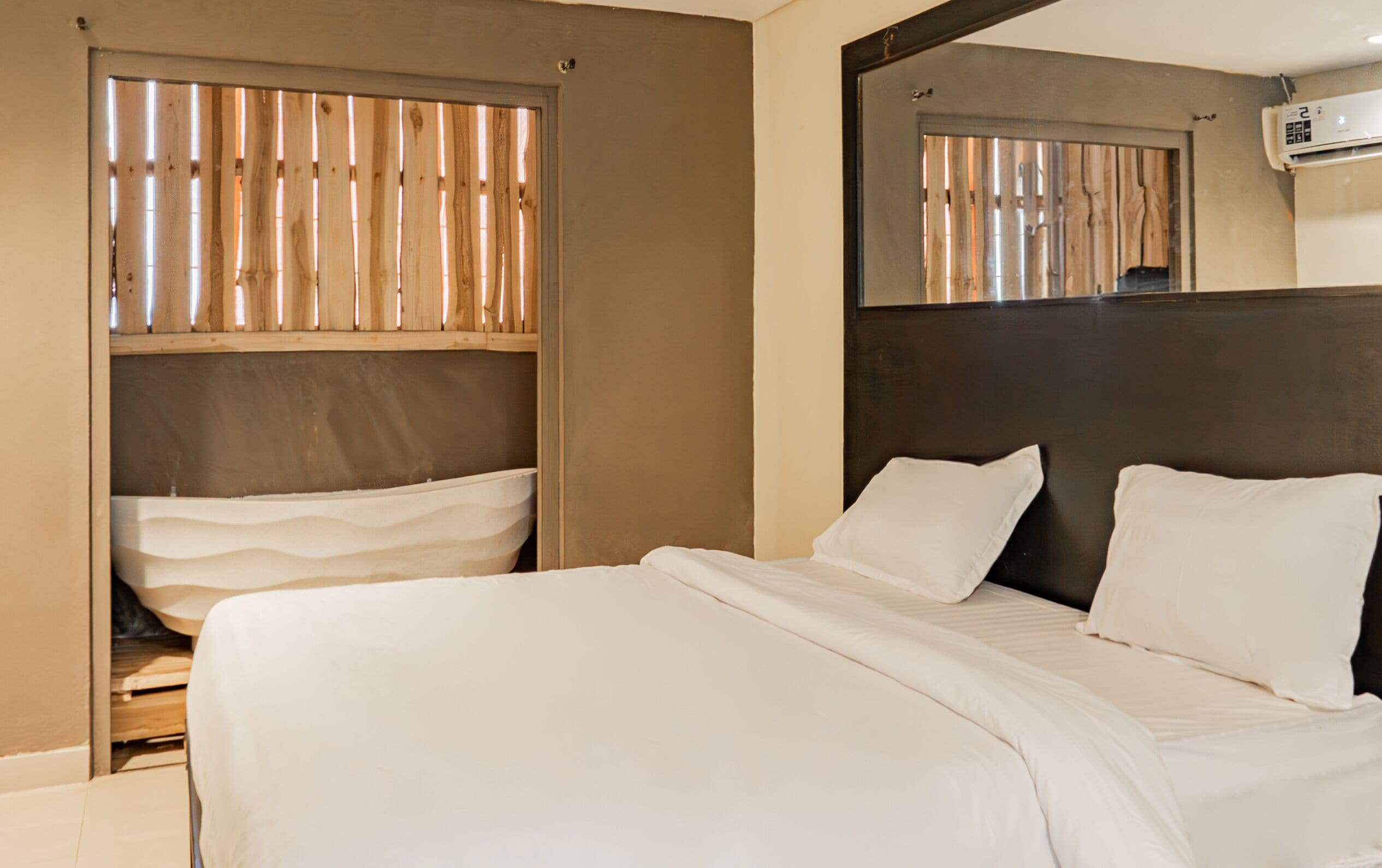 Standard Suite | Desk, free WiFi, bed sheets