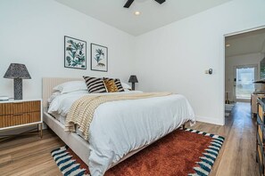 1 habitación, tabla de planchar con plancha, cuna de viaje y wifi