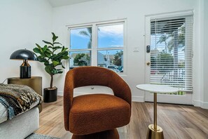 TV, offices - Dahlia Suite I Steps to Bay, Shops, Food + More (Coronado)