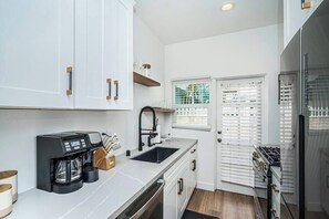 Fridge, microwave, oven, stovetop - Poppy Suite I Steps to Dining, Shops + Ferry (Coronado)