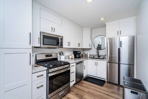 Fridge, microwave, oven, stovetop - Camellia Suite I Walkable Near Shops + Dining (Coronado)