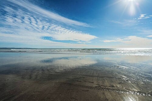 Camellia Suite I Walkable Near Shops + Dining