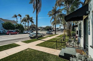 Property grounds - Camellia Suite I Walkable Near Shops + Dining (Coronado)