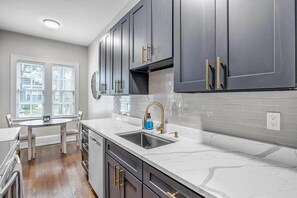 Fridge, microwave, oven, stovetop - Historic Apt - Blocks from Shoppes of Avondale! (Jacksonville)