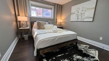 1 bedroom, desk, WiFi, bed sheets