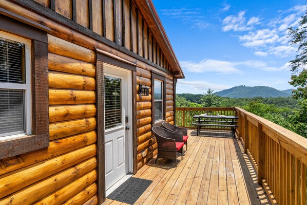Outdoor dining - Romantic Cozy Cabin• A+ Mtn Views• Swing• Hot Tub• Firepit• Private & Central (Sevierville)