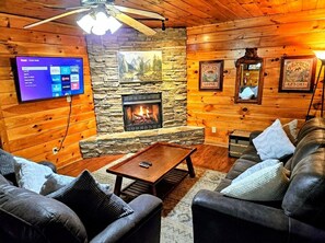 Una Smart TV, una chimenea