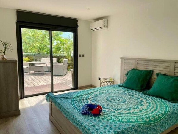 4 dormitorios, tabla de planchar con plancha, cuna de viaje y wifi