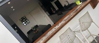 Agréable Duplex Très Spacieux et Intime en Rez-de-jardin Avec Piscine et vue mer