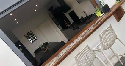 Agréable Duplex TrÚs Spacieux et Intime en Rez-de-jardin Avec Piscine et vue mer