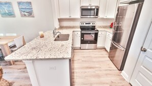 Microwave, oven, stovetop, dishwasher - New Cozy SanDestin Beach TownHome/30A (Santa Rosa Beach)
