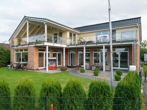 Exterior - Apartment 'Haus Eiderblick' with Private Terrace, Private Garden and Wi-Fi (Hennstedt-Horst)