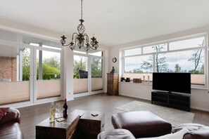 Télévision, chaîne hi-fi