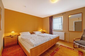 2 bedrooms, iron/ironing board, free WiFi, bed sheets