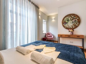 3 bedrooms, iron/ironing board, Internet, bed sheets