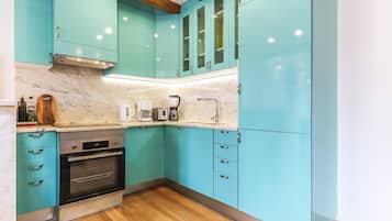Fridge, microwave, oven, dishwasher
