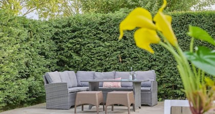 Cosy holiday home with large garden