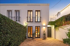 Exterior - Sophisticated Art Deco in the Heart of Toorak (Toorak)