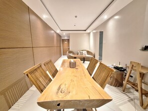 Dining - StayLuxia King 4BR 3BA Family Suite w/ 2 Balconies Bayview Pool Gym Netflix
 (Manila)
