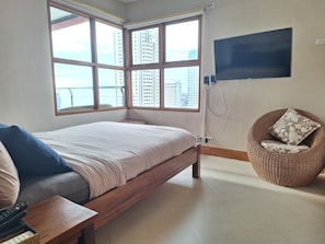 4 Schlafzimmer, Zimmersafe, Schreibtisch, Bügeleisen/Bügelbrett