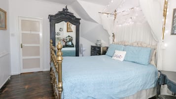 5 bedrooms, individually decorated, individually furnished, free WiFi