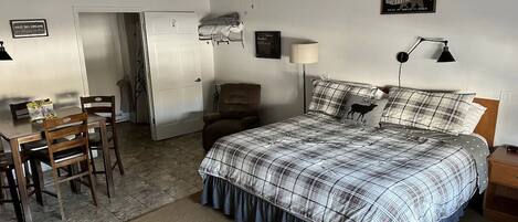 1 bedroom, bed sheets