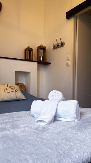 2 habitaciones, tabla de planchar con plancha, wifi y ropa de cama 