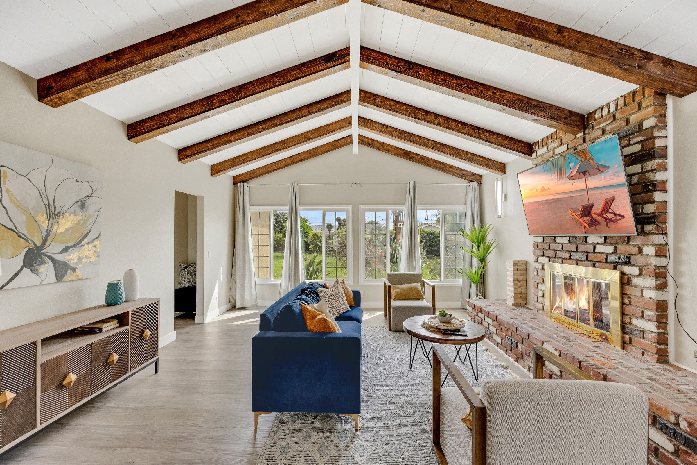 5 bedrooms next to Disneyland w/ Huge Backyard!