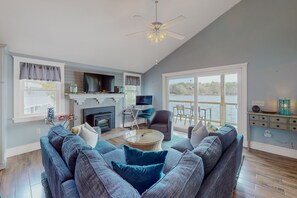 Télévision, table de tennis de table, livres