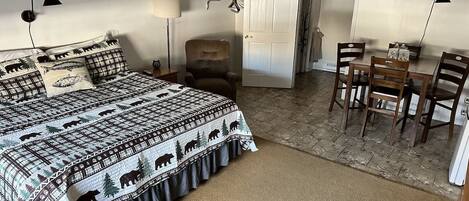 1 bedroom, bed sheets