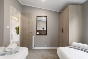 2 chambres, fer et planche à repasser, Wi-Fi, draps fournis