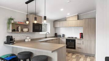 雪櫃、微波爐、焗爐、爐具