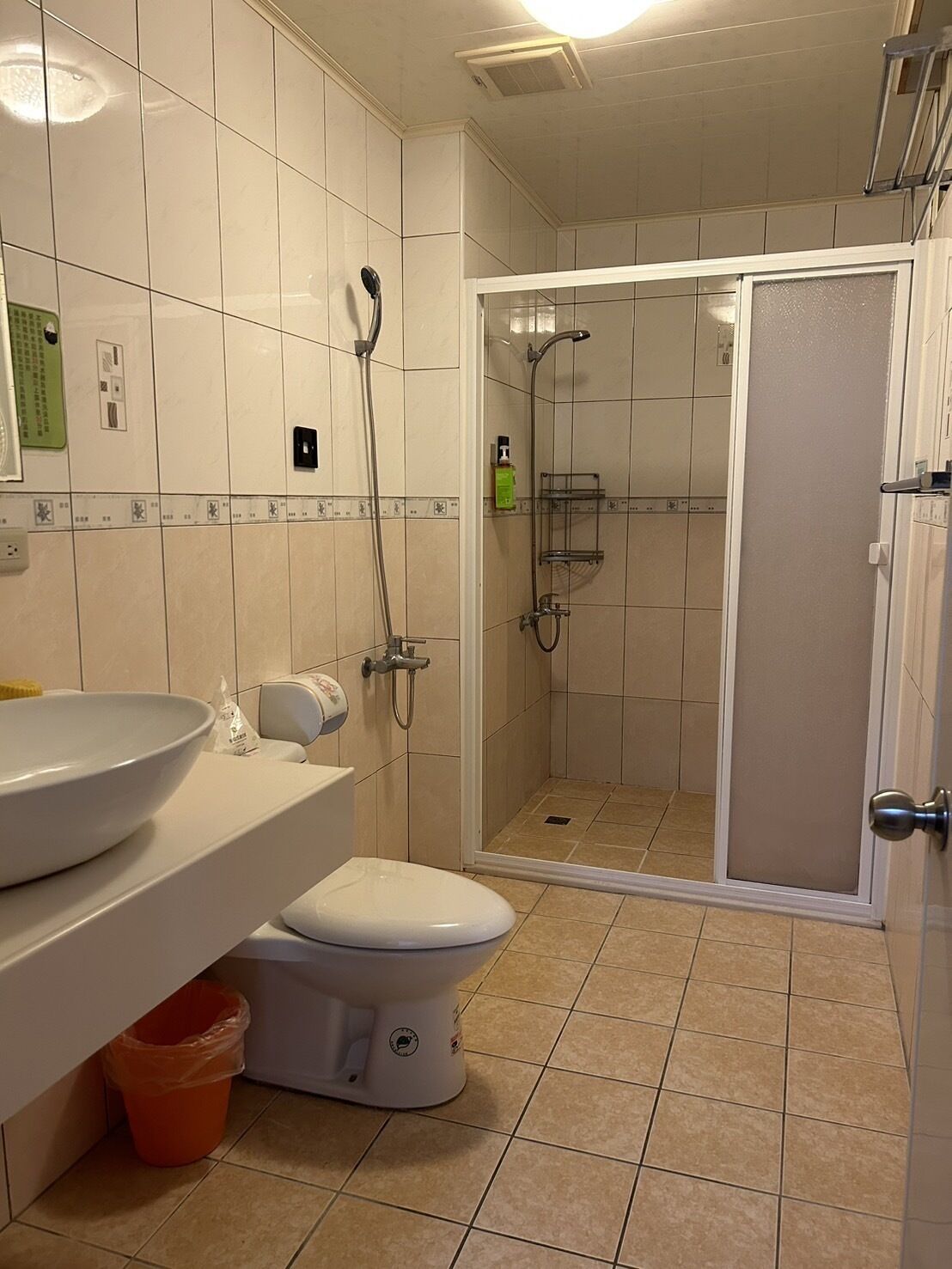 Chambre Quadruple Deluxe, vue ville | Salle de bain