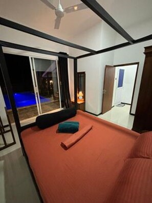 2 bedrooms, iron/ironing board, internet, bed sheets